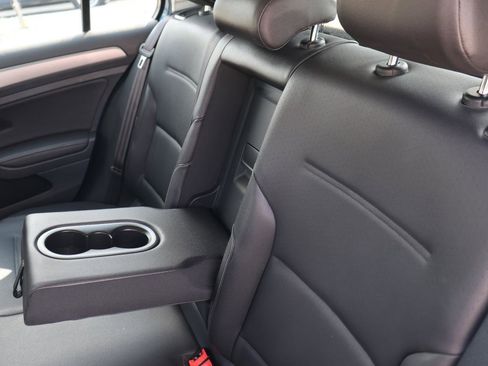 Used 2015 Volkswagen Golf 4-Door image 17