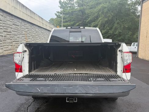 Used 2017 Nissan Titan SV RWD image 32