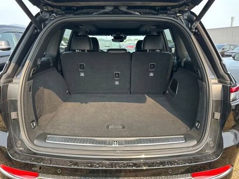 Used 2023 Jeep Grand Cherokee Overland AWD/4WD image 12