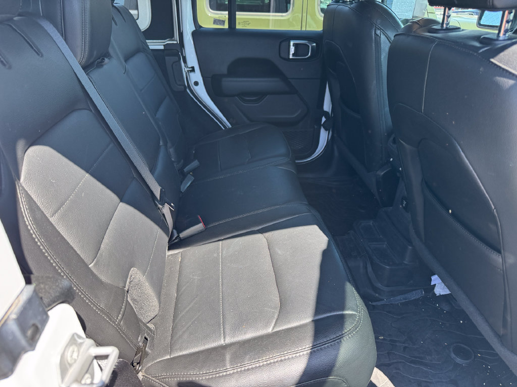 Used 2022 Jeep Wrangler Unlimited Sahara AWD/4WD image 17