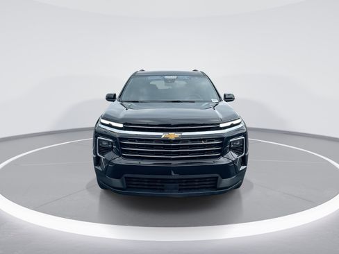 Used 2025 Chevrolet Traverse LT FWD image 3