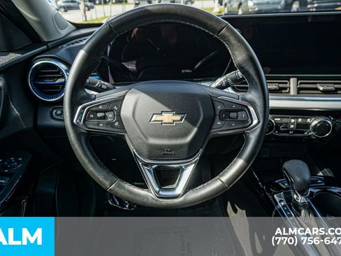 Used 2025 Chevrolet Trax LT w/ LT Convenience Package FWD image 30