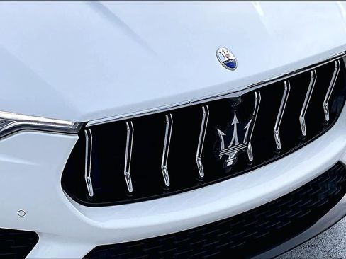 Used 2021 Maserati Levante image 30