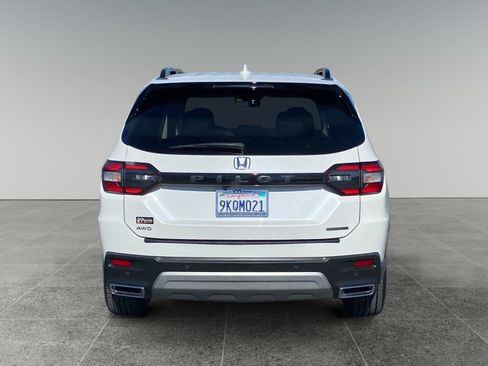 Used 2024 Honda Pilot Touring image 4