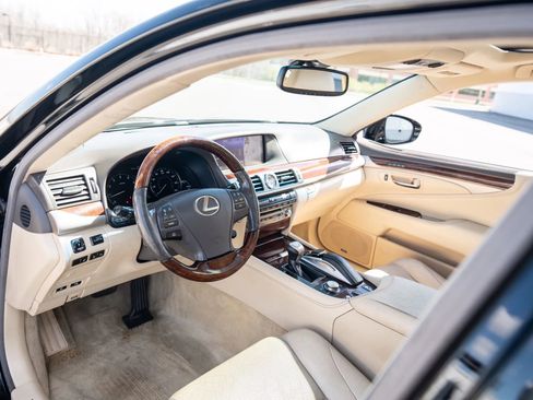Used 2016 Lexus LS 460 AWD w/ Comfort Package image 28