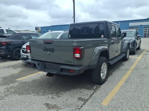 Used 2020 Jeep Gladiator Sport w/ Quick Order Package 24S AWD/4WD image 3