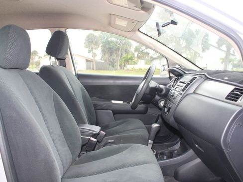 Used 2011 Nissan Versa 1.8 S image 5