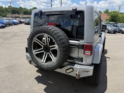 Used 2014 Jeep Wrangler Unlimited Sahara AWD/4WD image 8