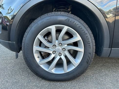 Used 2018 Land Rover Discovery Sport HSE image 11