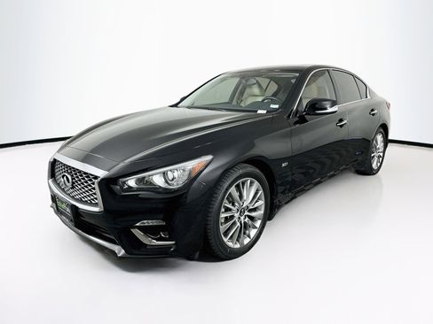 Used 2018 INFINITI Q50 Luxe w/ Essential Package (3.0T Luxe) AWD/4WD image 3
