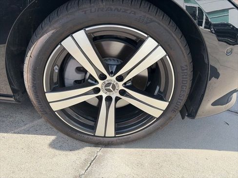 Used 2025 Mercedes-Benz C 300 Sedan image 7