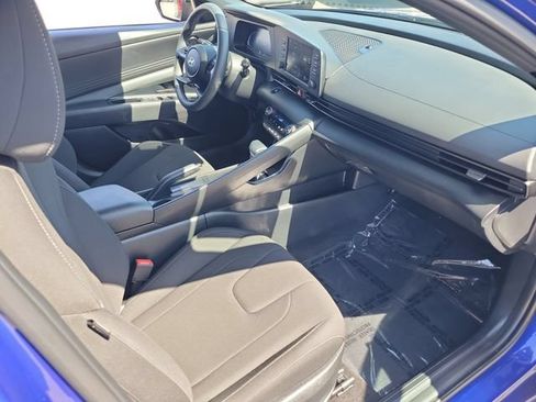 Certified 2025 Hyundai Elantra Sport FWD image 18