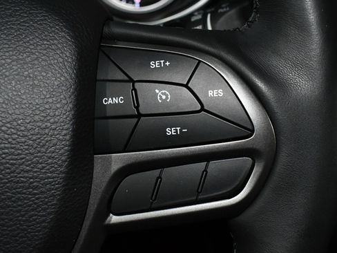 Used 2019 Jeep Cherokee Limited image 30