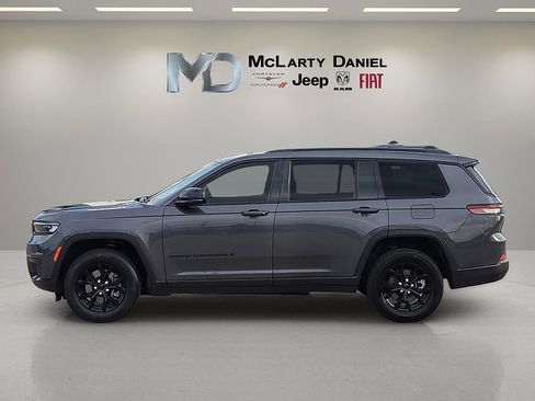 Used 2024 Jeep Grand Cherokee L Laredo image 3