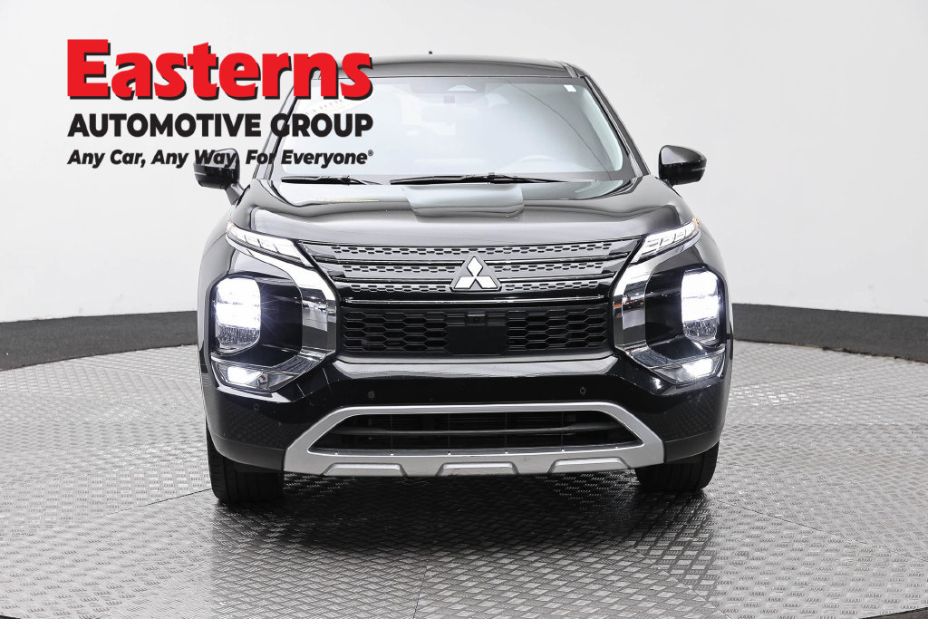 Used 2024 Mitsubishi Outlander SE FWD image 3