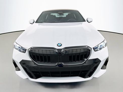 Used 2026 BMW 540i xDrive w/ M Sport Package AWD/4WD image 2