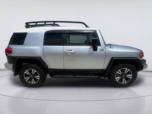 Used 2007 Toyota FJ Cruiser 4WD image 2