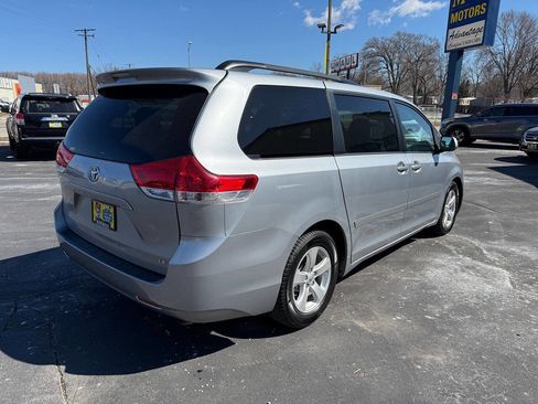 Used 2014 Toyota Sienna LE image 47