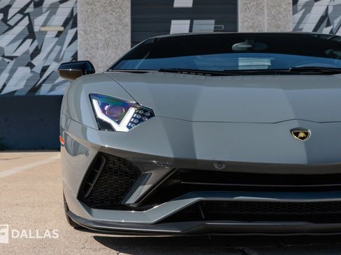 Used 2018 Lamborghini Aventador S image 5