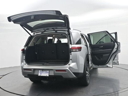 Used 2023 Nissan Pathfinder Platinum AWD/4WD image 45