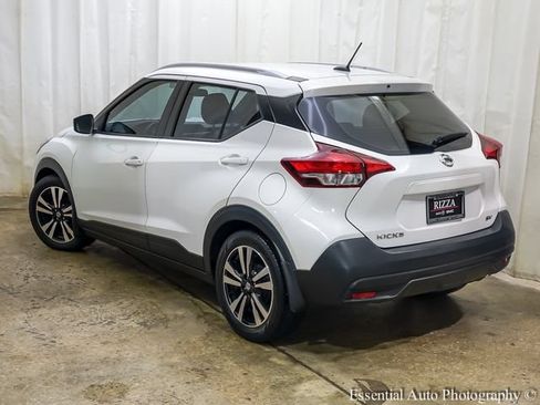 Used 2018 Nissan Kicks SV FWD image 9