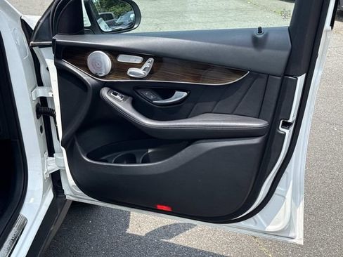 Used 2019 Mercedes-Benz GLC 300 4MATIC image 8