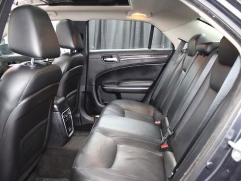 Used 2016 Chrysler 300 Limited image 21