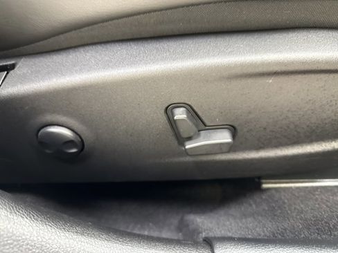 Used 2023 Chrysler 300 S w/ Comfort Group image 33