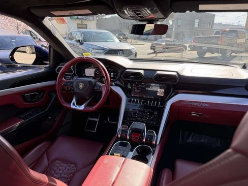 Used 2022 Lamborghini Urus AWD/4WD image 17