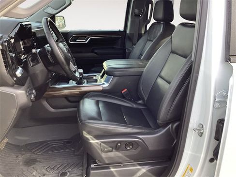 Used 2024 Chevrolet Silverado 1500 LT Trail Boss w/ Convenience Package II image 9