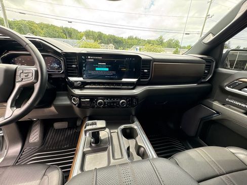 Used 2023 Chevrolet Silverado 1500 High Country w/ Technology Package AWD/4WD image 21