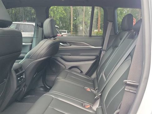 Used 2025 Jeep Grand Cherokee Limited RWD image 8