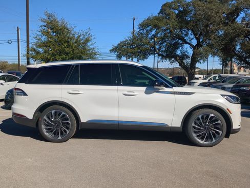New 2026 Lincoln Aviator Reserve w/ Illumination Package RWD image 2