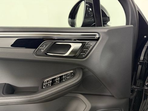 Certified 2026 Porsche Macan AWD/4WD image 20