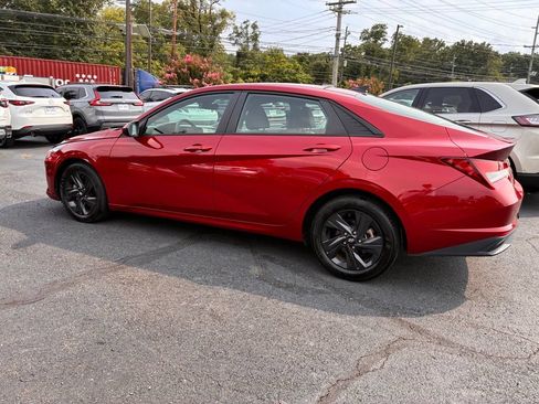 Used 2023 Hyundai Elantra SEL FWD image 4