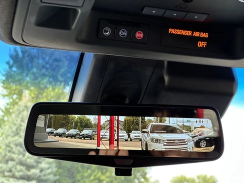 Used 2019 Cadillac Escalade Platinum AWD/4WD image 16