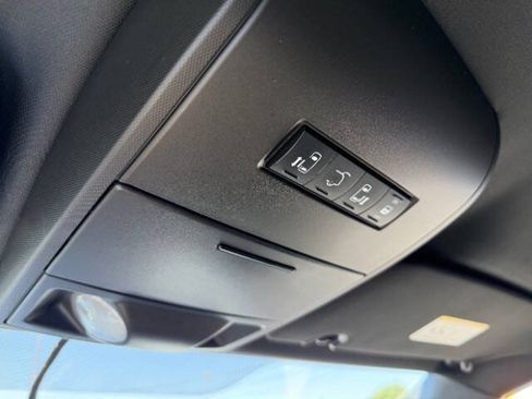 Used 2018 Dodge Grand Caravan SXT FWD image 18