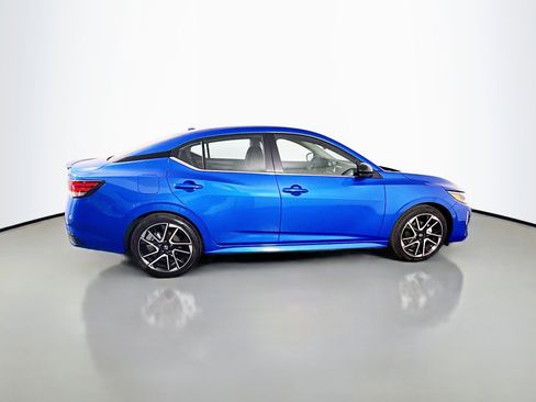 Used 2025 Nissan Sentra SR FWD image 11