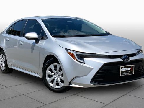 Used 2024 Toyota Corolla LE FWD image 3