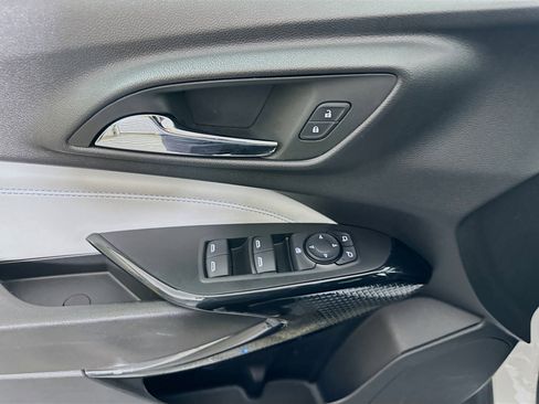 Used 2025 Chevrolet Trax LT w/ LT Convenience Package image 15