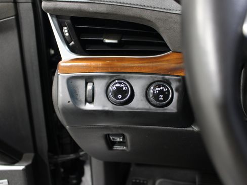 Used 2019 Cadillac Escalade Premium Luxury w/ LPO, Radiant Package AWD/4WD image 9