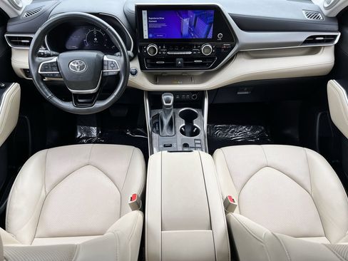 Used 2023 Toyota Highlander Limited image 9