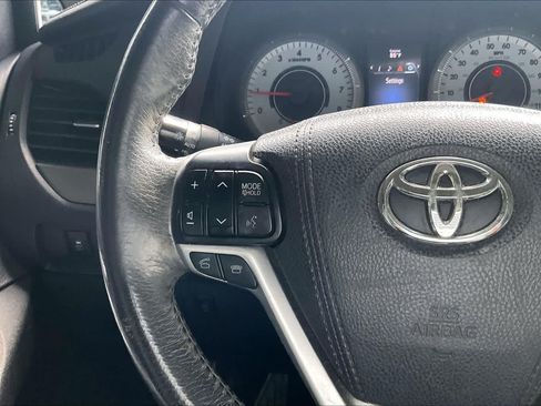 Used 2016 Toyota Sienna SE FWD image 24