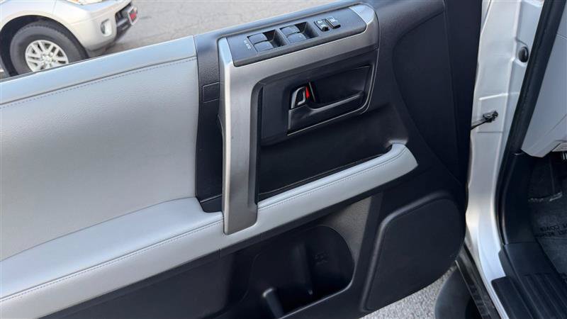 Used 2011 Toyota 4Runner Trail AWD/4WD image 28