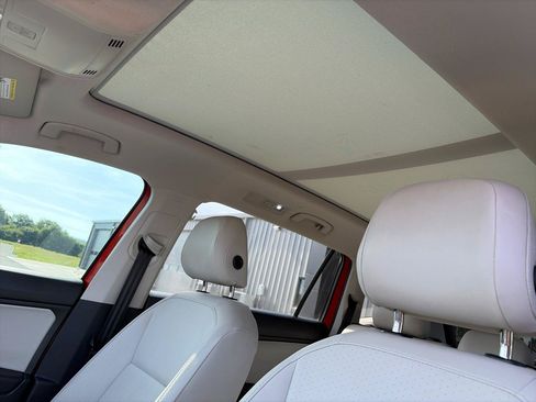Used 2019 Volkswagen Tiguan SE FWD image 19