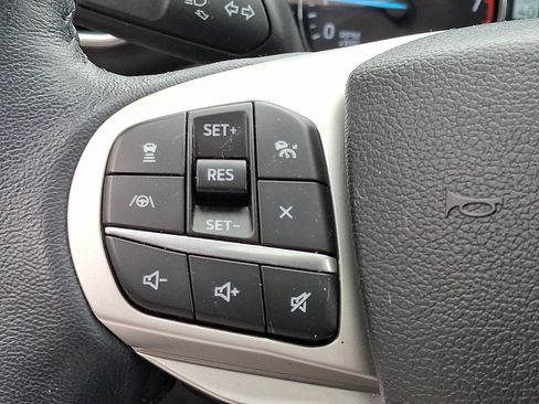 Certified 2023 Ford Explorer XLT w/ Equipment Group 202A AWD/4WD image 25