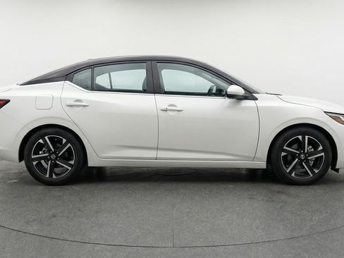 Used 2025 Nissan Sentra SV FWD image 11