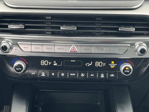 Used 2022 Kia Telluride LX image 16