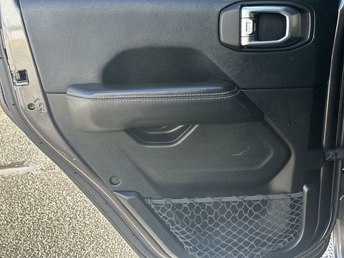 Used 2018 Jeep Wrangler Unlimited Sahara image 22