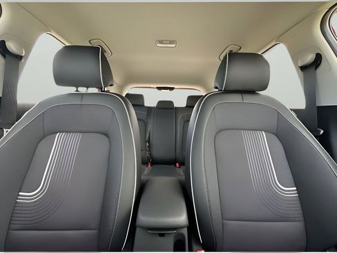 Used 2024 Hyundai Venue Limited image 10